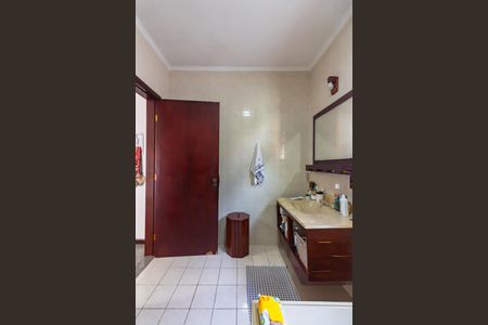 Casa à venda com 337m², 3 quartos e 6 vagas Casa à venda com 337m², 3 quartos e 6 vagasBanheiro 2