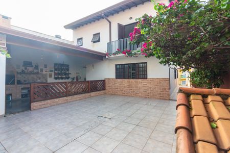 Casa à venda com 337m², 3 quartos e 6 vagas Casa à venda com 337m², 3 quartos e 6 vagasQuintal