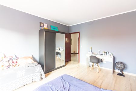 Casa à venda com 337m², 3 quartos e 6 vagas Casa à venda com 337m², 3 quartos e 6 vagasQuarto 2