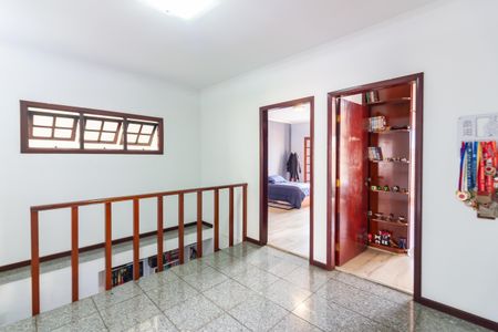 Casa à venda com 337m², 3 quartos e 6 vagas Casa à venda com 337m², 3 quartos e 6 vagasHall Quartos