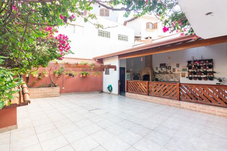 Casa à venda com 337m², 3 quartos e 6 vagas Casa à venda com 337m², 3 quartos e 6 vagasQuintal