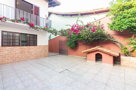 Casa à venda com 337m², 3 quartos e 6 vagas Casa à venda com 337m², 3 quartos e 6 vagasQuintal