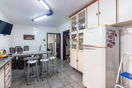 Casa à venda com 337m², 3 quartos e 6 vagas Casa à venda com 337m², 3 quartos e 6 vagasCozinha