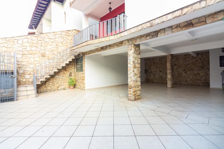 Casa à venda com 337m², 3 quartos e 6 vagas Casa à venda com 337m², 3 quartos e 6 vagasGaragem