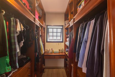 Casa à venda com 337m², 3 quartos e 6 vagas Casa à venda com 337m², 3 quartos e 6 vagasCloset