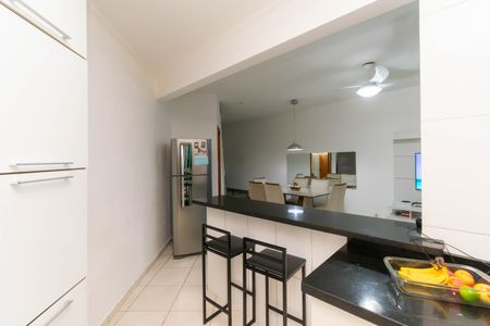 Casa à venda com 72m², 2 quartos e 2 vagas Casa à venda com 72m², 2 quartos e 2 vagasCozinha