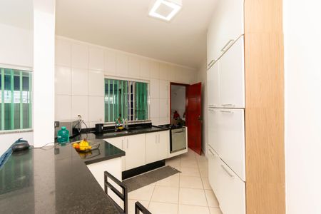 Casa à venda com 72m², 2 quartos e 2 vagas Casa à venda com 72m², 2 quartos e 2 vagasCozinha