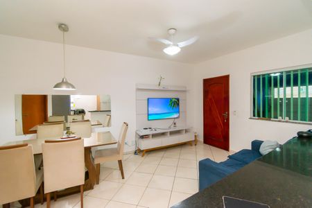 Casa à venda com 72m², 2 quartos e 2 vagas Casa à venda com 72m², 2 quartos e 2 vagasSala