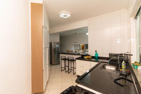 Casa à venda com 72m², 2 quartos e 2 vagas Casa à venda com 72m², 2 quartos e 2 vagasCozinha