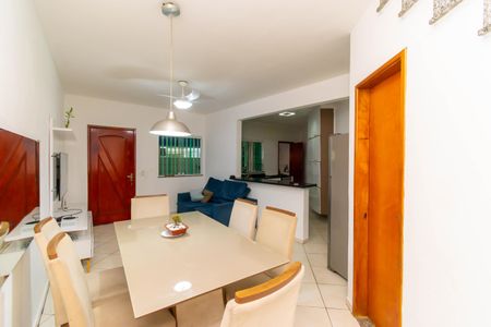 Casa à venda com 72m², 2 quartos e 2 vagas Casa à venda com 72m², 2 quartos e 2 vagasSala