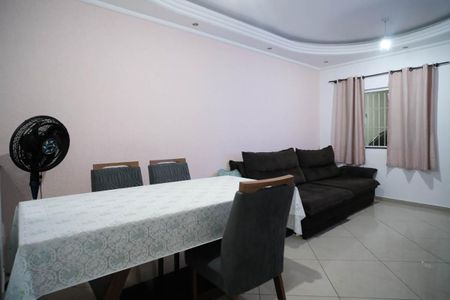 Casa à venda com 170m², 3 quartos e 2 vagasSala