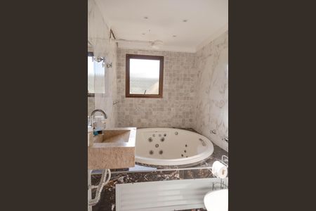 Apartamento à venda com 165m², 3 quartos e 2 vagasBanheiro da Suíte 1