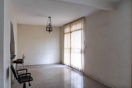 Casa à venda com 173m², 5 quartos e 4 vagas Casa à venda com 173m², 5 quartos e 4 vagasSala 1