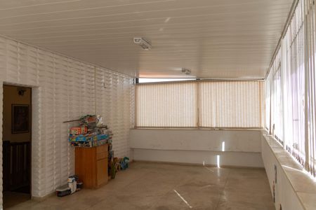 Casa à venda com 173m², 5 quartos e 4 vagas Casa à venda com 173m², 5 quartos e 4 vagasSala 2