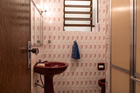 Casa à venda com 173m², 5 quartos e 4 vagas Casa à venda com 173m², 5 quartos e 4 vagasBanheiro 1