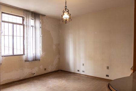 Casa à venda com 173m², 5 quartos e 4 vagas Casa à venda com 173m², 5 quartos e 4 vagasQuarto 2