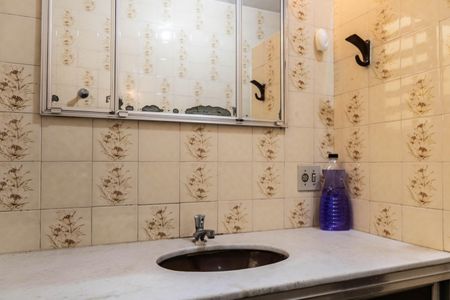 Casa à venda com 173m², 5 quartos e 4 vagas Casa à venda com 173m², 5 quartos e 4 vagasBanheiro 2