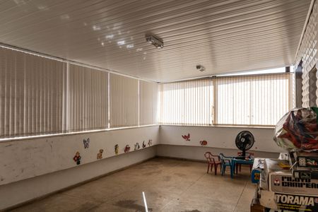 Casa à venda com 173m², 5 quartos e 4 vagas Casa à venda com 173m², 5 quartos e 4 vagasSala 2