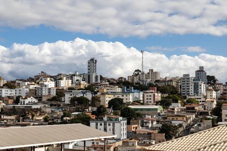 Casa à venda com 173m², 5 quartos e 4 vagas Casa à venda com 173m², 5 quartos e 4 vagasVista da sala 2