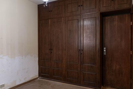 Casa à venda com 173m², 5 quartos e 4 vagas Casa à venda com 173m², 5 quartos e 4 vagasQuarto 4