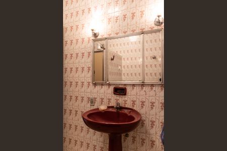 Casa à venda com 173m², 5 quartos e 4 vagas Casa à venda com 173m², 5 quartos e 4 vagasBanheiro 1