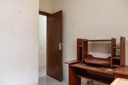 Casa à venda com 173m², 5 quartos e 4 vagas Casa à venda com 173m², 5 quartos e 4 vagasQuarto 1