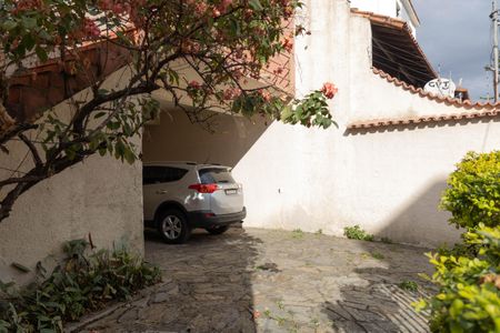 Casa à venda com 173m², 5 quartos e 4 vagas Casa à venda com 173m², 5 quartos e 4 vagasGaragem