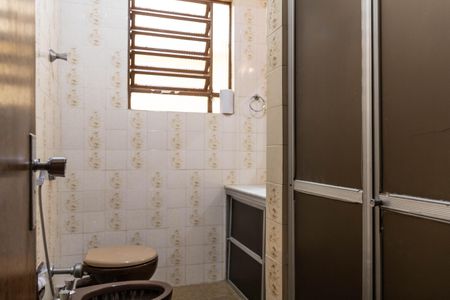 Casa à venda com 173m², 5 quartos e 4 vagas Casa à venda com 173m², 5 quartos e 4 vagasBanheiro 2