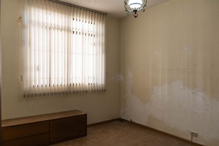 Casa à venda com 173m², 5 quartos e 4 vagas Casa à venda com 173m², 5 quartos e 4 vagasQuarto 4