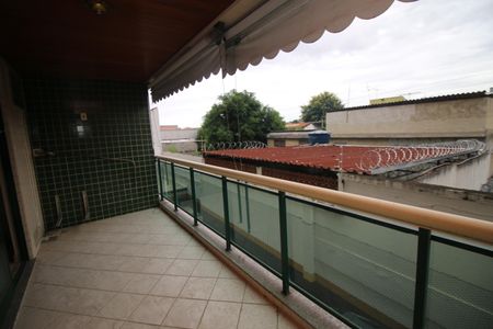 Apartamento à venda com 105m², 2 quartos e 1 vagaVaranda