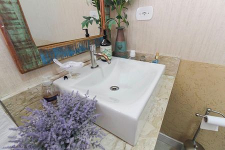 Casa à venda com 245m², 4 quartos e 4 vagas Casa à venda com 245m², 4 quartos e 4 vagasLavabo