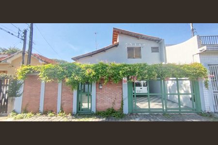 Casa à venda com 245m², 4 quartos e 4 vagas Casa à venda com 245m², 4 quartos e 4 vagasFachada