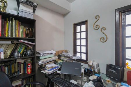 Casa à venda com 245m², 4 quartos e 4 vagas Casa à venda com 245m², 4 quartos e 4 vagasEscritório