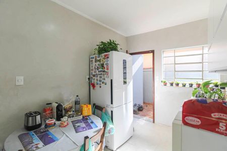 Casa à venda com 245m², 4 quartos e 4 vagas Casa à venda com 245m², 4 quartos e 4 vagasCozinha