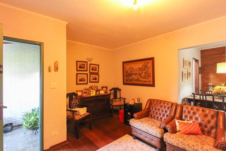 Casa à venda com 245m², 4 quartos e 4 vagas Casa à venda com 245m², 4 quartos e 4 vagasSala