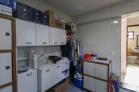 Casa à venda com 245m², 4 quartos e 4 vagas Casa à venda com 245m², 4 quartos e 4 vagasÁrea de Serviço