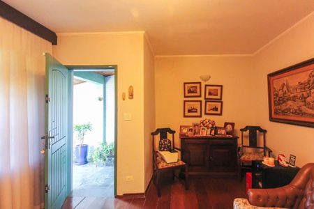 Casa à venda com 245m², 4 quartos e 4 vagas Casa à venda com 245m², 4 quartos e 4 vagasSala