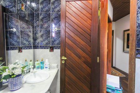 Casa à venda com 245m², 4 quartos e 4 vagas Casa à venda com 245m², 4 quartos e 4 vagasBanheiro