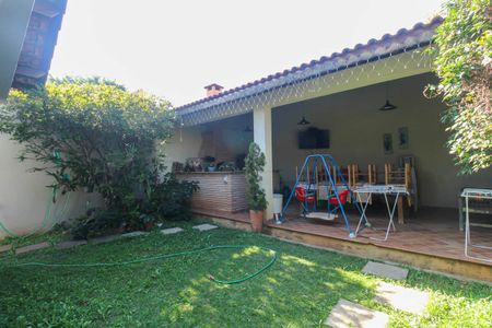 Casa à venda com 245m², 4 quartos e 4 vagas Casa à venda com 245m², 4 quartos e 4 vagasChurrasqueira