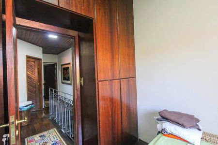 Casa à venda com 245m², 4 quartos e 4 vagas Casa à venda com 245m², 4 quartos e 4 vagasQuarto 2