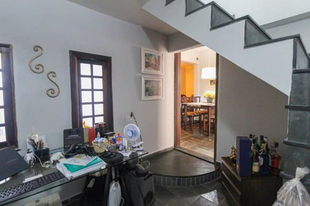 Casa à venda com 245m², 4 quartos e 4 vagas Casa à venda com 245m², 4 quartos e 4 vagasEscritório