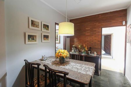 Casa à venda com 245m², 4 quartos e 4 vagas Casa à venda com 245m², 4 quartos e 4 vagasSala de Jantar