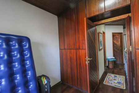 Casa à venda com 245m², 4 quartos e 4 vagas Casa à venda com 245m², 4 quartos e 4 vagasQuarto 2