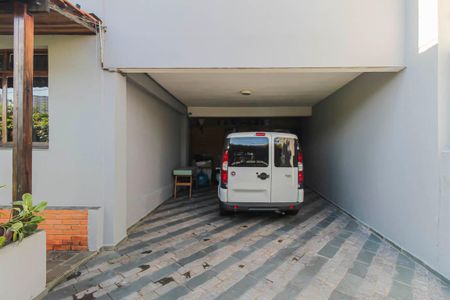 Casa à venda com 245m², 4 quartos e 4 vagas Casa à venda com 245m², 4 quartos e 4 vagasGaragem