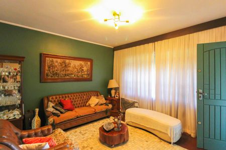 Casa à venda com 245m², 4 quartos e 4 vagas Casa à venda com 245m², 4 quartos e 4 vagasSala