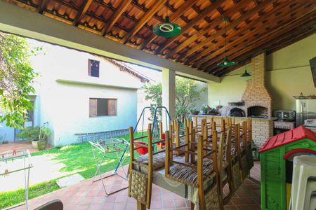 Casa à venda com 245m², 4 quartos e 4 vagas Casa à venda com 245m², 4 quartos e 4 vagasChurrasqueira