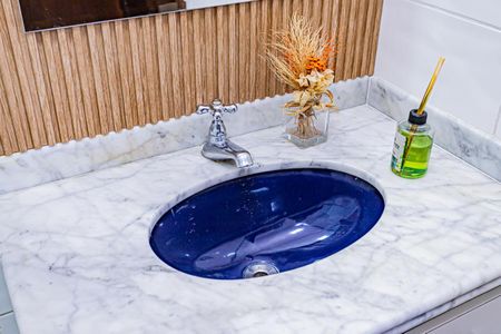 Casa à venda com 213m², 3 quartos e 2 vagasBanheiro suite