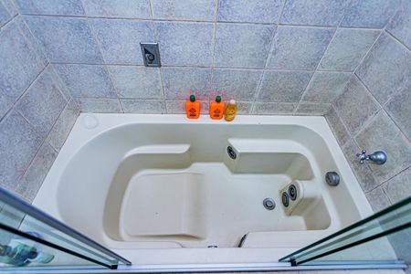 Casa à venda com 213m², 3 quartos e 2 vagasBanheiro