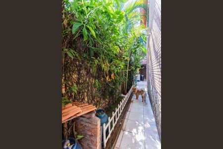 Casa à venda com 213m², 3 quartos e 2 vagasCorredor externo