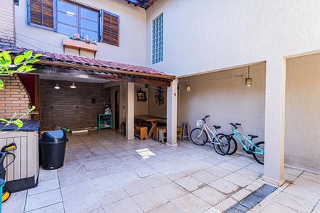 Casa à venda com 213m², 3 quartos e 2 vagasQuintal e espaço gourmet